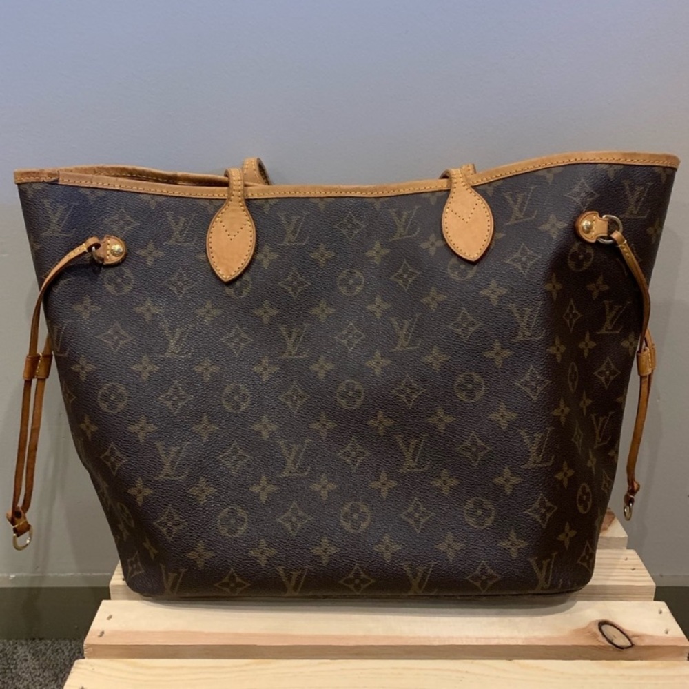 Authentic Loui Vuitton MM never full